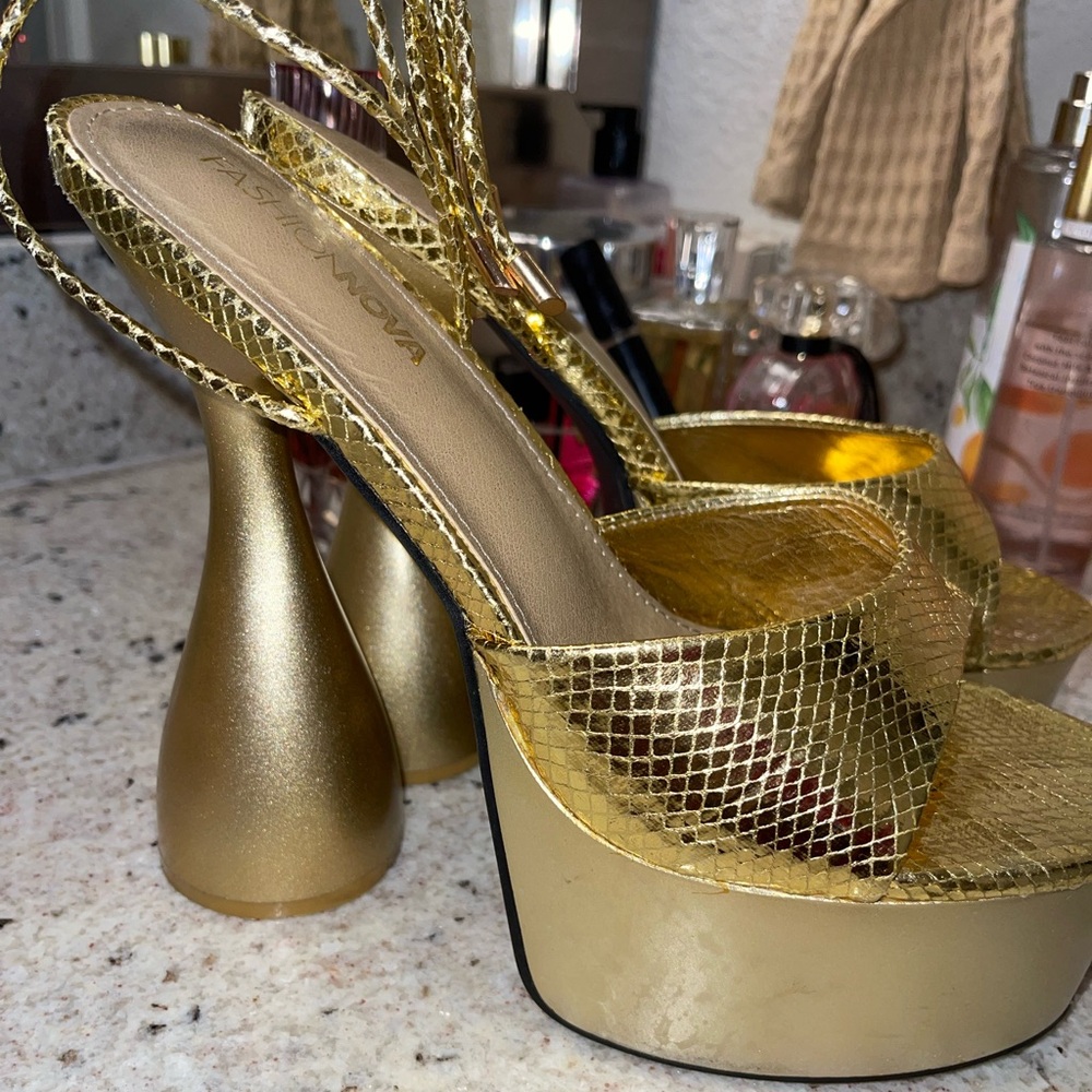 Fashinnova Gold Platform Tie-Up Heels